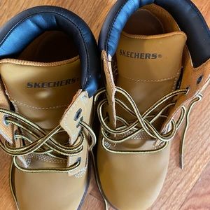 Boys Skechers boots nwot size 13
